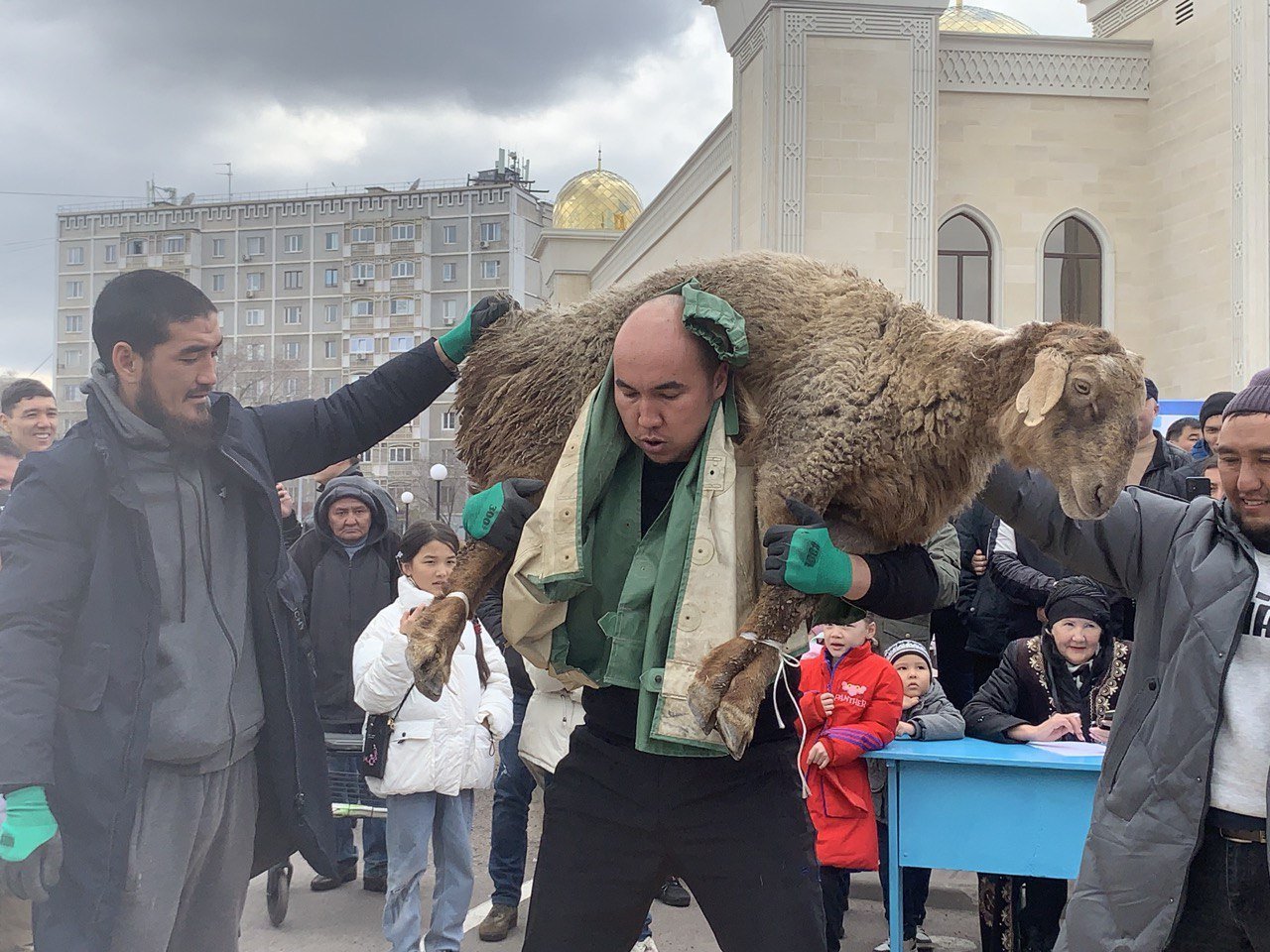 В честь праздника Наурыз в Конаеве прошли состязания по национальным видам  спорта | Новости